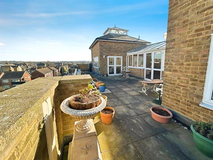 1 Bedroom Flat For Sale In Pier Avenue, Herne Bay, CT6