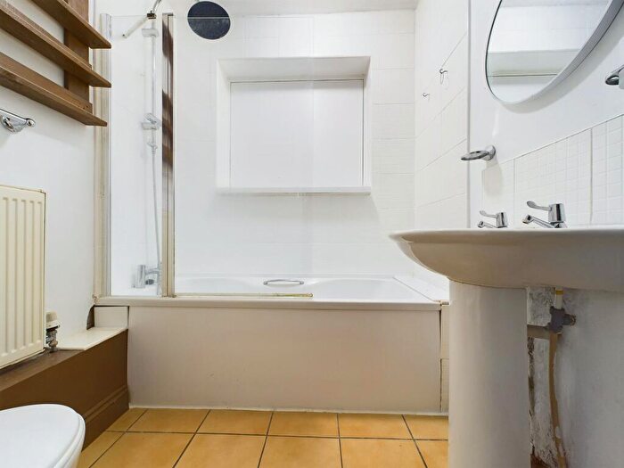3 Bedroom End Of Terrace House For Sale In Dale Avenue, Carlton, Nottingham, NG4