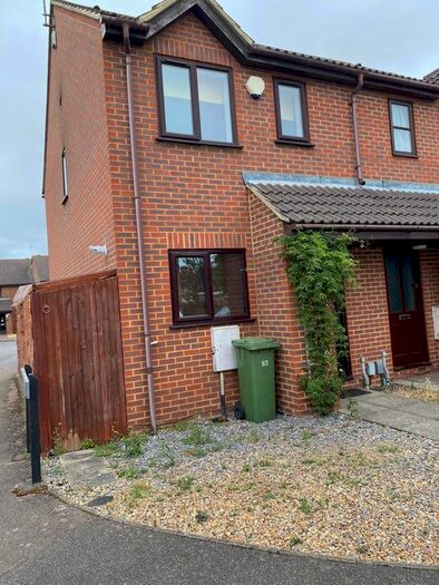 2 Bedroom Semi-Detached House To Rent In St Johns Road, Slough, SL2