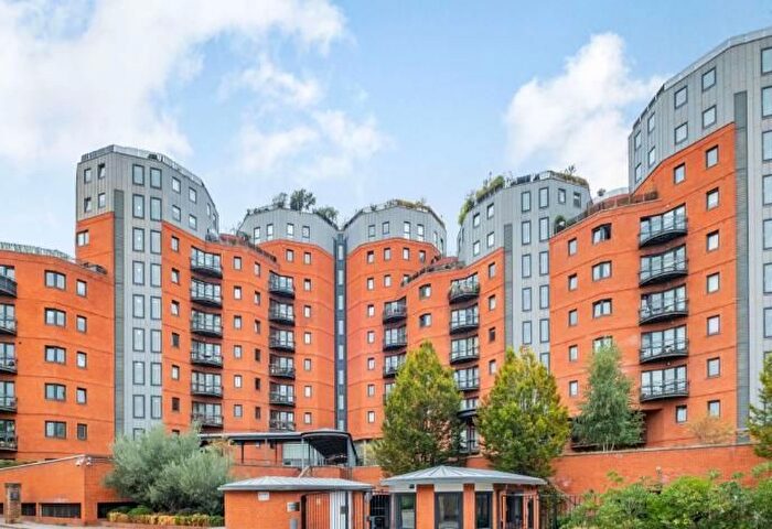 1 Bedroom Flat To Rent In New Atlas Wharf, Arnham Place, Westferry, Canary Wharf, Isle Dogs, London, E14