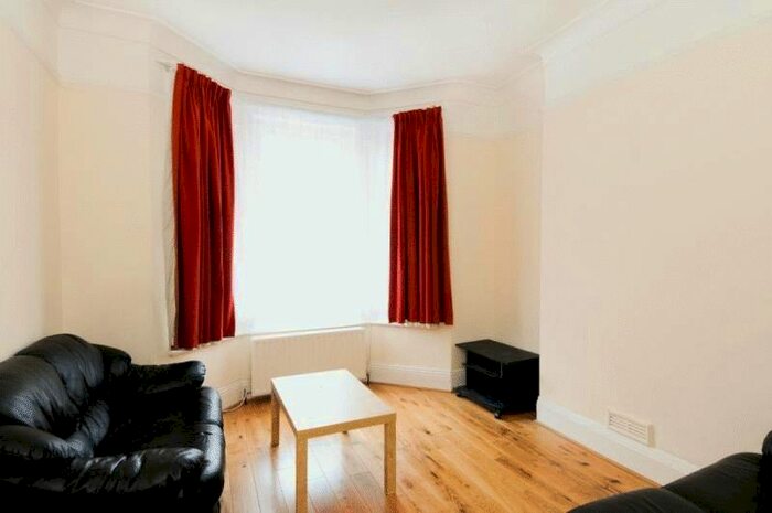 5 Bedroom Terraced House To Rent In Barcombe Avenue, London SW2