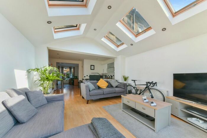 3 Bedroom Detached House To Rent In Hardy Road, London, SW19