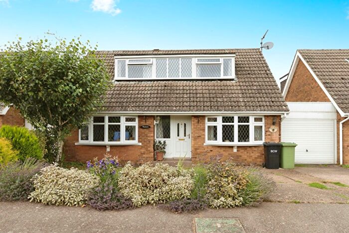 2 Bedroom Bungalow For Sale In Hall Drive, Finedon, Wellingborough, NN9