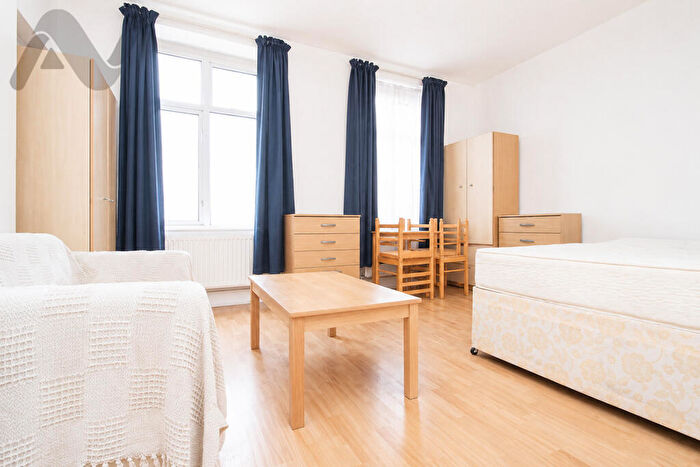 Studio To Rent In Second Floor Flat, Holloway Road, Islington, London, N19