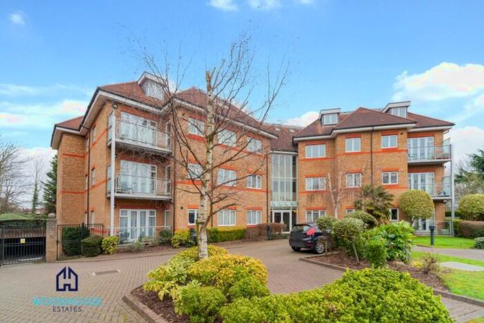 2 Bedroom Flat To Rent In Etchingham Park Road, London, N3