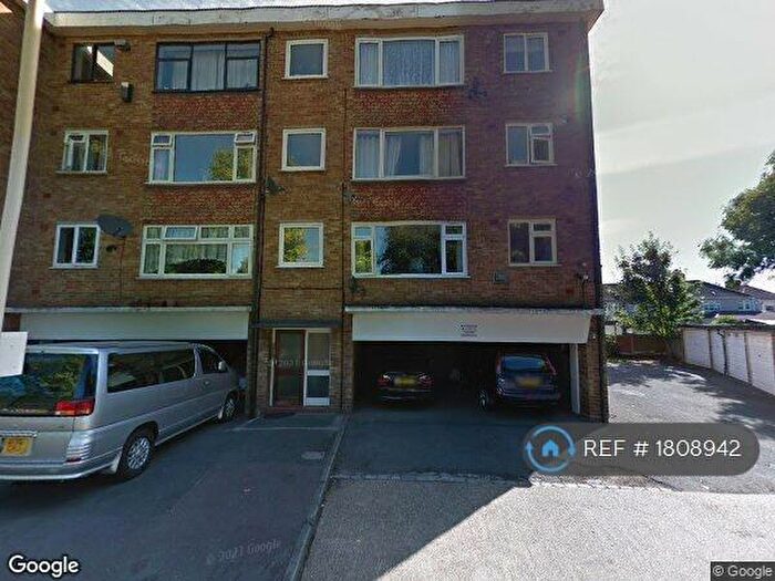 2 Bedroom Flat To Rent In Wisdons Close, Dagenham, RM10