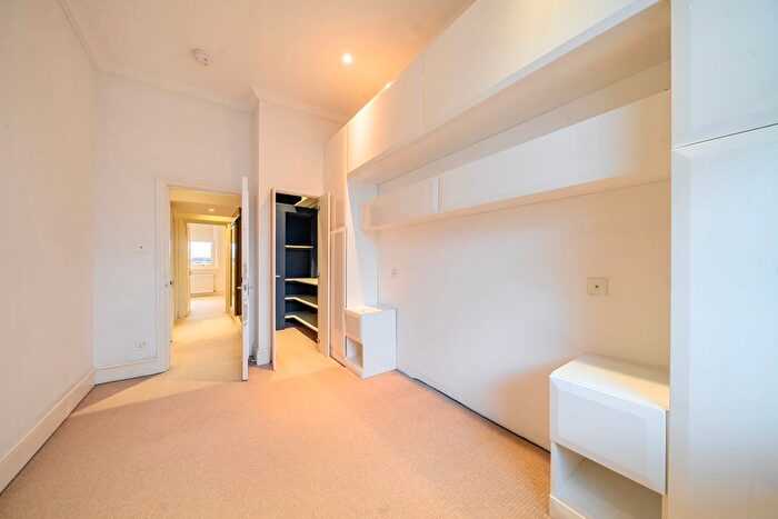 2 Bedroom Detached House For Sale In Holland Park Avenue, London, W11