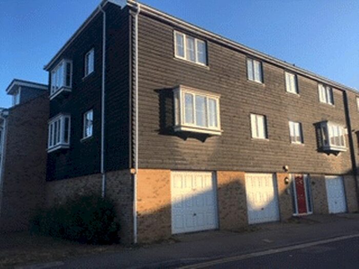2 Bedroom Flat To Rent In 7 Harbour Walk, Diamond Road, Whitstable, Kent CT5
