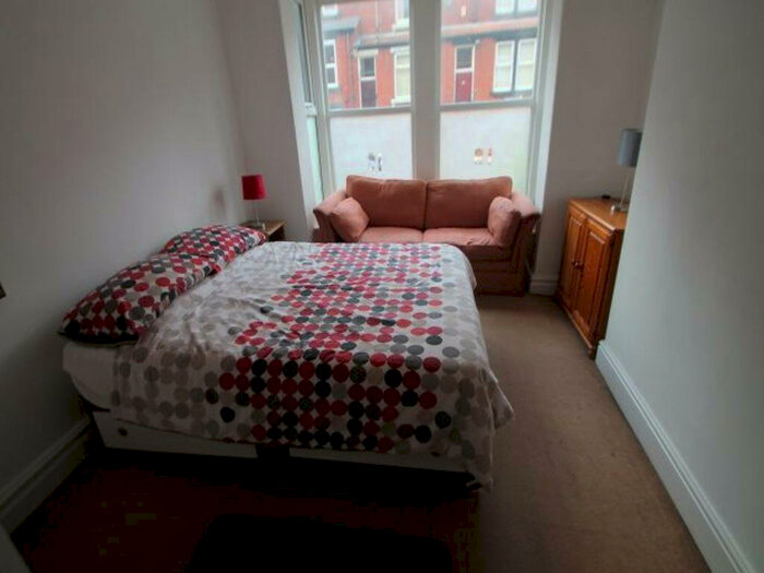 4 Bedroom House To Rent In Burchett Place, Leeds, LS6