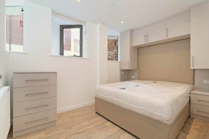 2 Bedroom Apartment To Rent In Hexagon Court, London, SW12