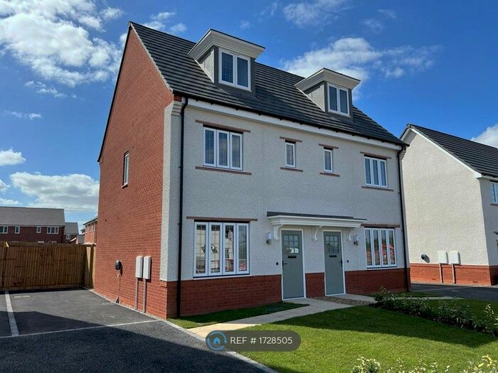 3 Bedroom Semi-Detached House To Rent In Lambert Gardens, Keyworth, NG12