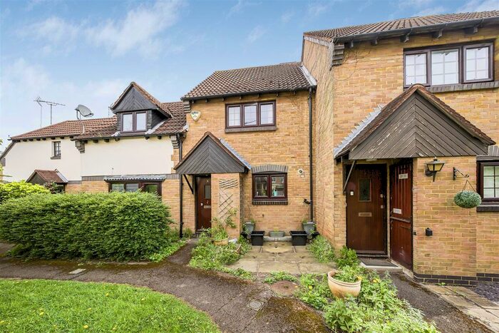 2 Bedroom Property To Rent In Hunting Gate Mews, Twickenham, TW2