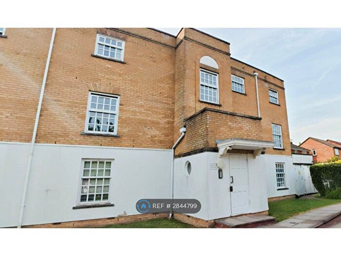 2 Bedroom Flat To Rent In Leigh Hunt Drive, London, N14