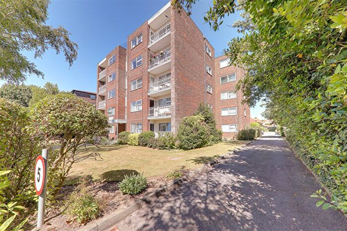 1 Bedroom Flat For Sale In Downview Road, Worthing, BN11