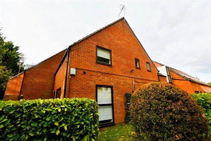 1 Bedroom Apartment For Sale In Bedroom Ground Floor Apartment In Godalming, GU7