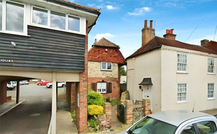 2 Bedroom Detached House To Rent In Millwall Place, Sandwich, Kent, CT13