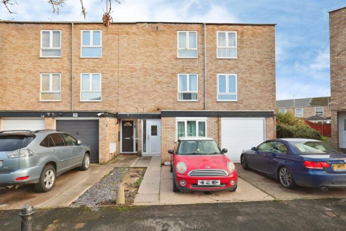 4 Bedroom Terraced House For Sale In Barton Crescent, Leamington Spa, CV31