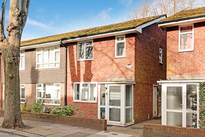 2 Bedroom Flat To Rent In Grosvenor Road, London, W4