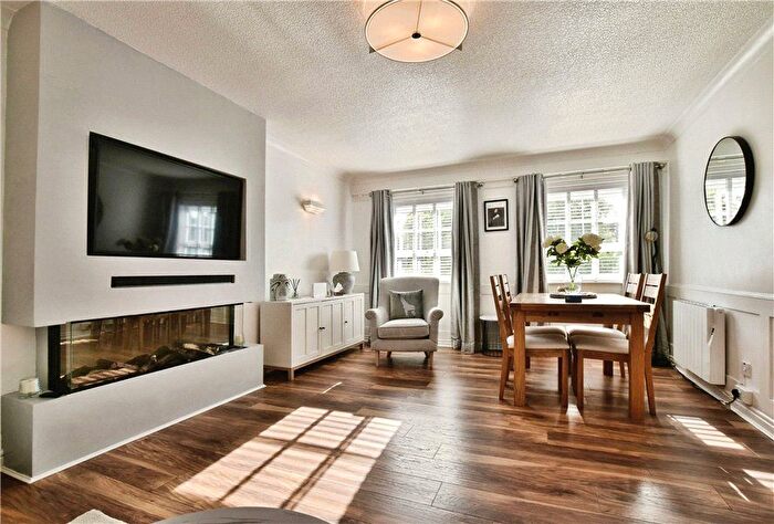 2 Bedroom Flat For Sale In Schools Hill, Cheadle, Greater Manchester, SK8