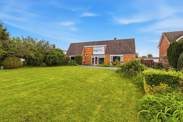 4 Bedroom Bungalow For Sale In The Anchorage, Ryall Road, Upton-Upon-Severn, Worcester, Worcestershire, WR8