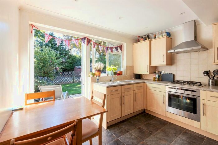 2 Bedroom Flat To Rent In South Park Road, London, SW19