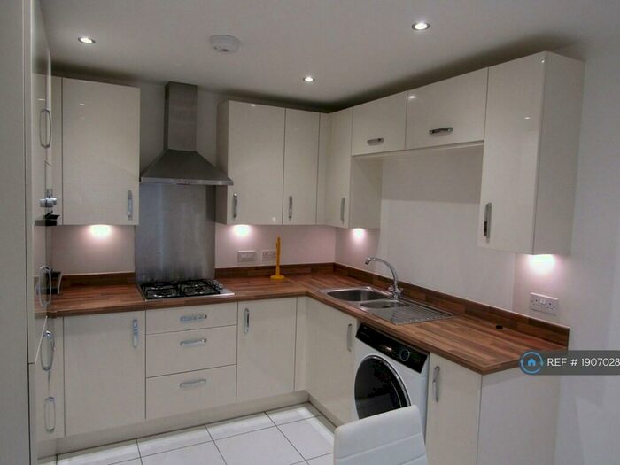 3 Bedroom Semi-Detached House To Rent In Mellor Street, Manchester, M40