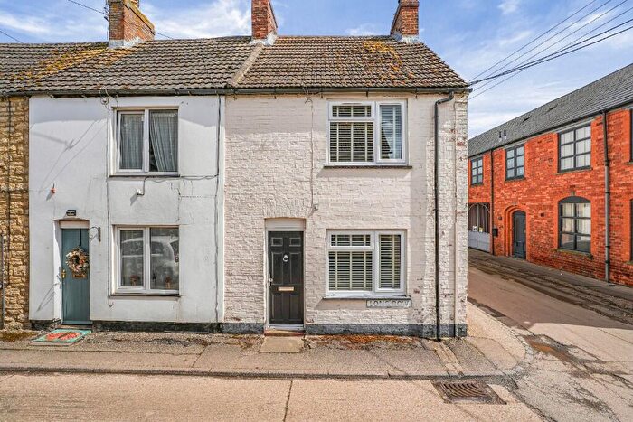 2 Bedroom End Of Terrace House For Sale In Long Row, Woodford, NN14