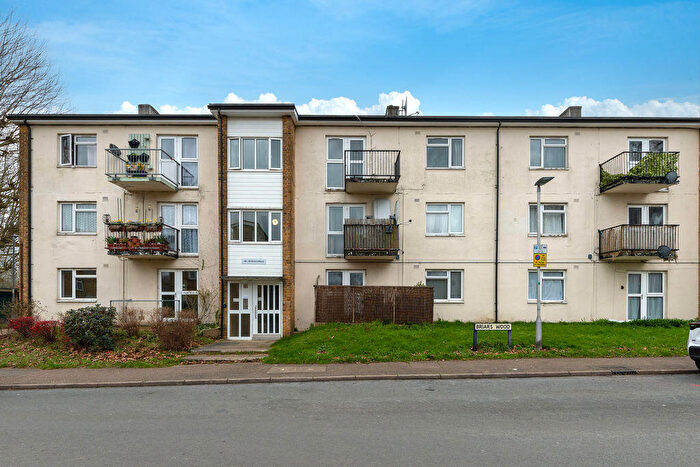 3 Bedroom Flat For Sale In Briars Wood, Hatfield, AL10