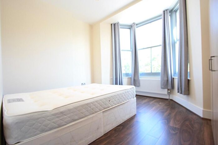 3 Bedroom Flat To Rent In Morden Road, Wimbledon, SW19