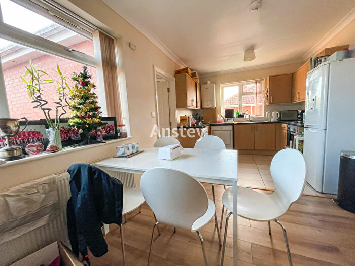 3 Bedroom Flat To Rent In Ripstone Gardens, Southampton, SO17