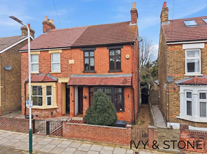 3 Bedroom Semi Detached House For Sale In Mildmay Road, Romford, RM7