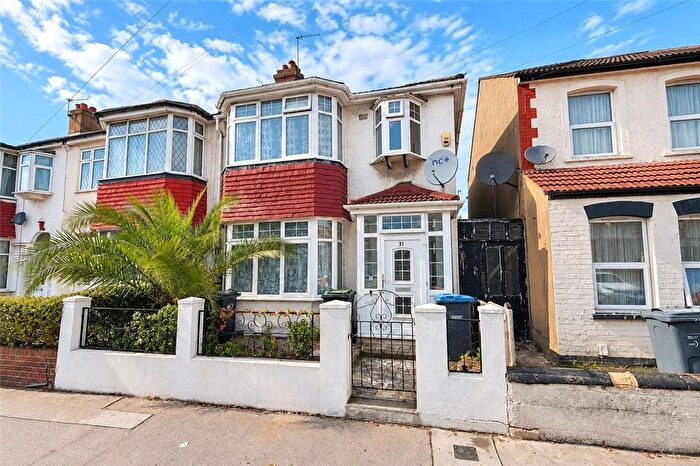 3 Bedroom End Of Terrace House For Sale In Colliers Water Lane, Thornton Heath, CR7