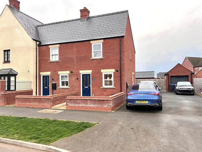 2 Bedroom House For Sale In Redcar Road, Towcester, NN12