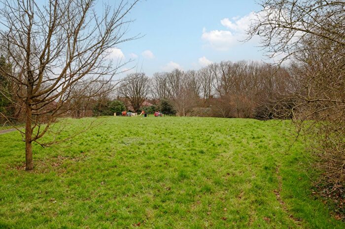 1 Bedroom Flat For Sale In Schoolgate Drive, Morden, SM4