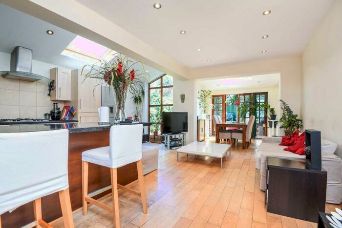 2 Bedroom Flat To Rent In Cavendish Road, Balham, SW12