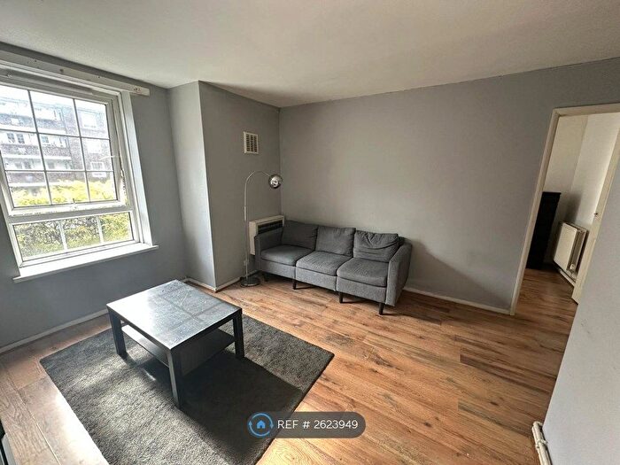 3 Bedroom Flat To Rent In Dunkirk House, London, SE1