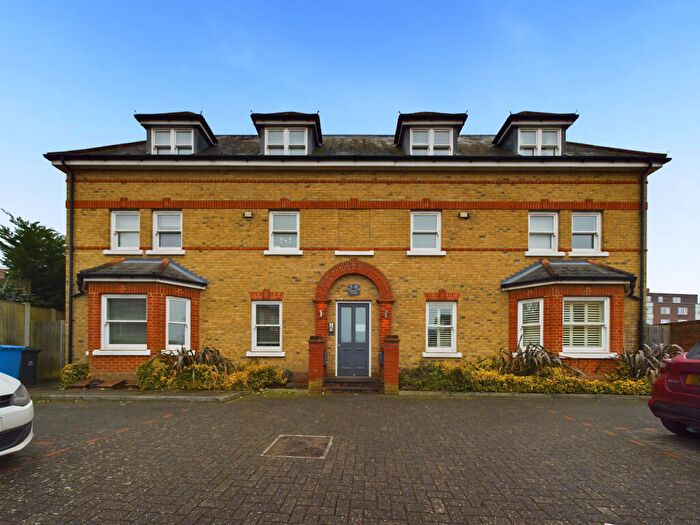2 Bedroom Flat To Rent In A Manor Grove, Beckenham, Kent, BR3