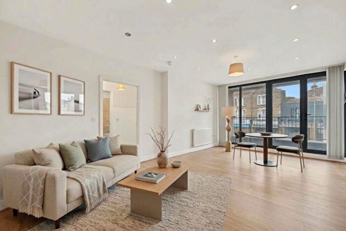 1 Bedroom Flat For Sale In High Road Leytonstone, London, E11