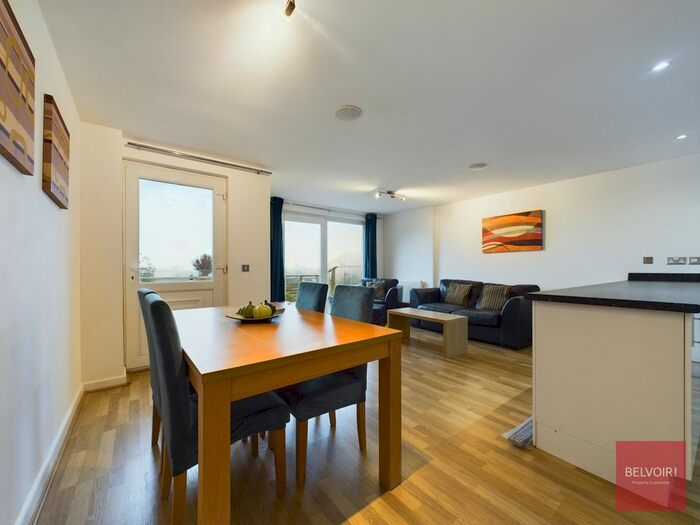 3 Bedroom Town House To Rent In St Thomas Mews, Swansea, SA1