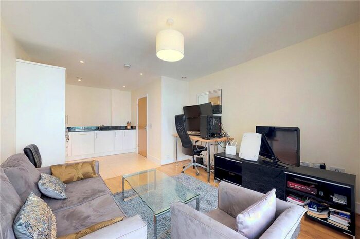 1 Bedroom Flat To Rent In Gooch House, Hammersmith, W6