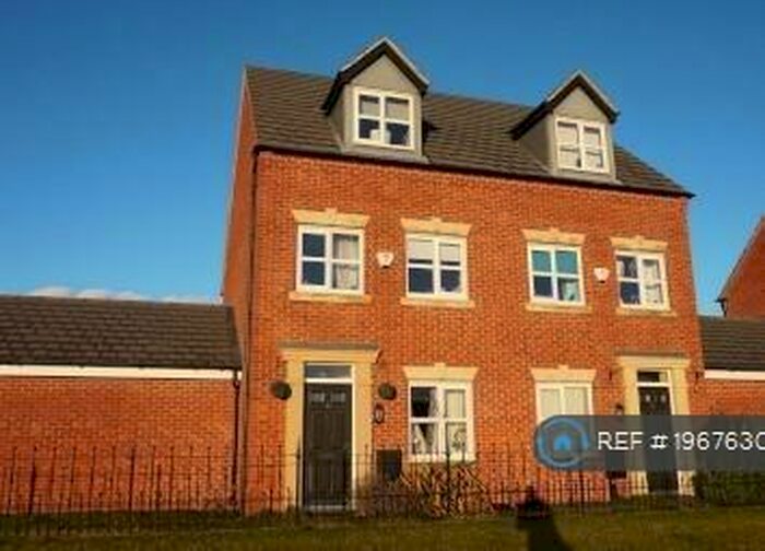3 Bedroom Semi-Detached House To Rent In Leven Road, Tamworth, B77