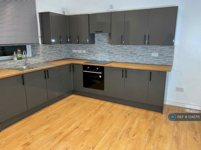 3 Bedroom Semi-Detached House To Rent In Westlea, Chesterfield, S43