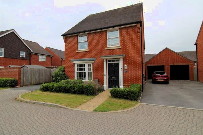4 Bedroom Detached House To Rent In Holywell Close, Swanmore, Southampton, SO32