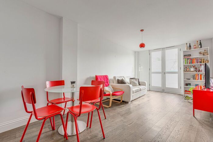 2 Bedroom Flat To Rent In Queenstown Road, Clapham Town, SW8