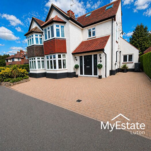 4 Bedroom Semi Detached House For Sale In Ludlow Avenue, Bedfordshire, Luton, LU1