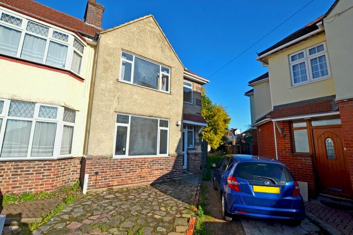 3 Bedroom End Of Terrace House To Rent In Leamington Close, Hounslow, TW3