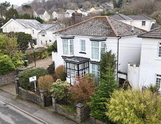 4 Bedroom Detached House For Sale In Highland Place, Aberdare, CF44