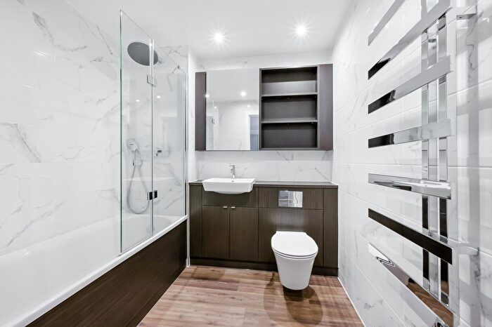 1 Bedroom Flat To Rent In Murchison Gardens, London, W10