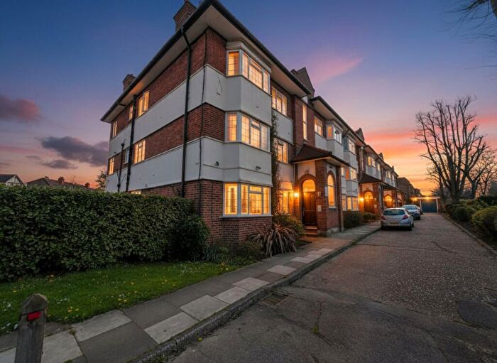2 Bedroom Apartment For Sale In Alexandra Avenue, Harrow, HA2