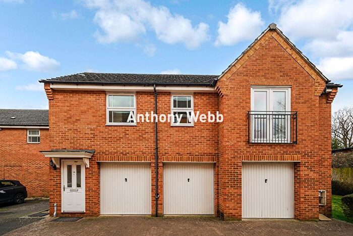 2 Bedroom Flat For Sale In Enders Close, Enfield, EN2